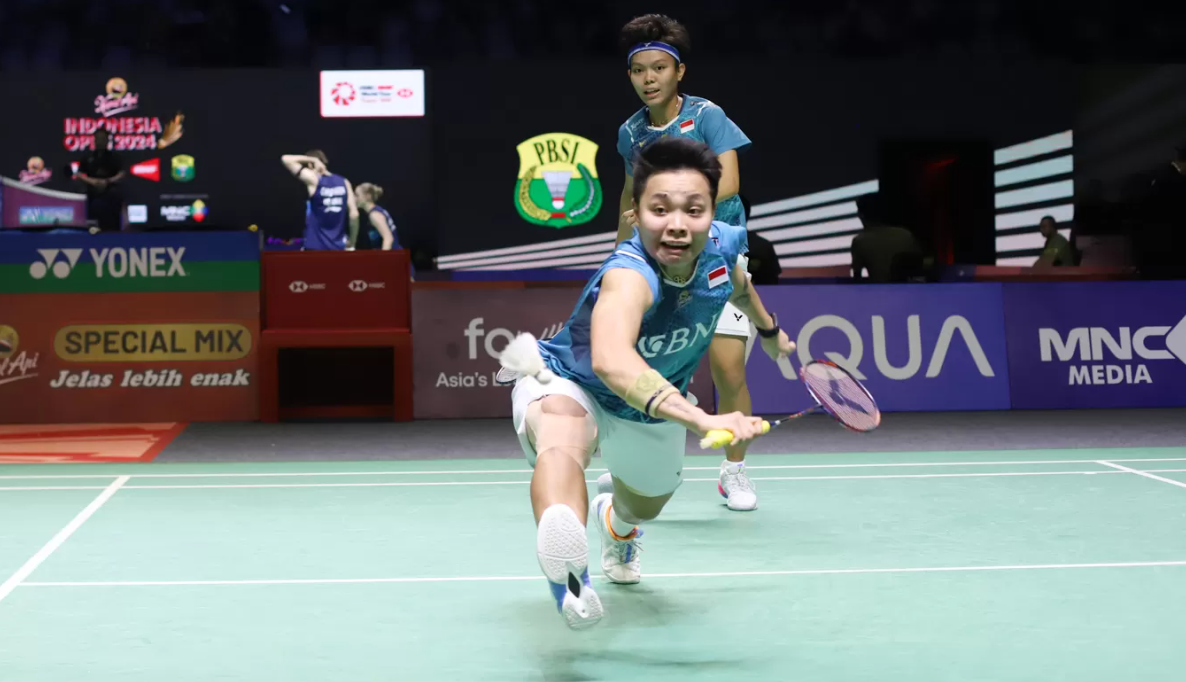 Ganda putri Indonesia Apriyani Rahayu/Siti Fadia Silva Ramadhanti tersingkir dari Indonesia Open 2024 usai kalah 18-21, 19-21. (DERY RIDWANSAH/ JAWAPOS.COM)