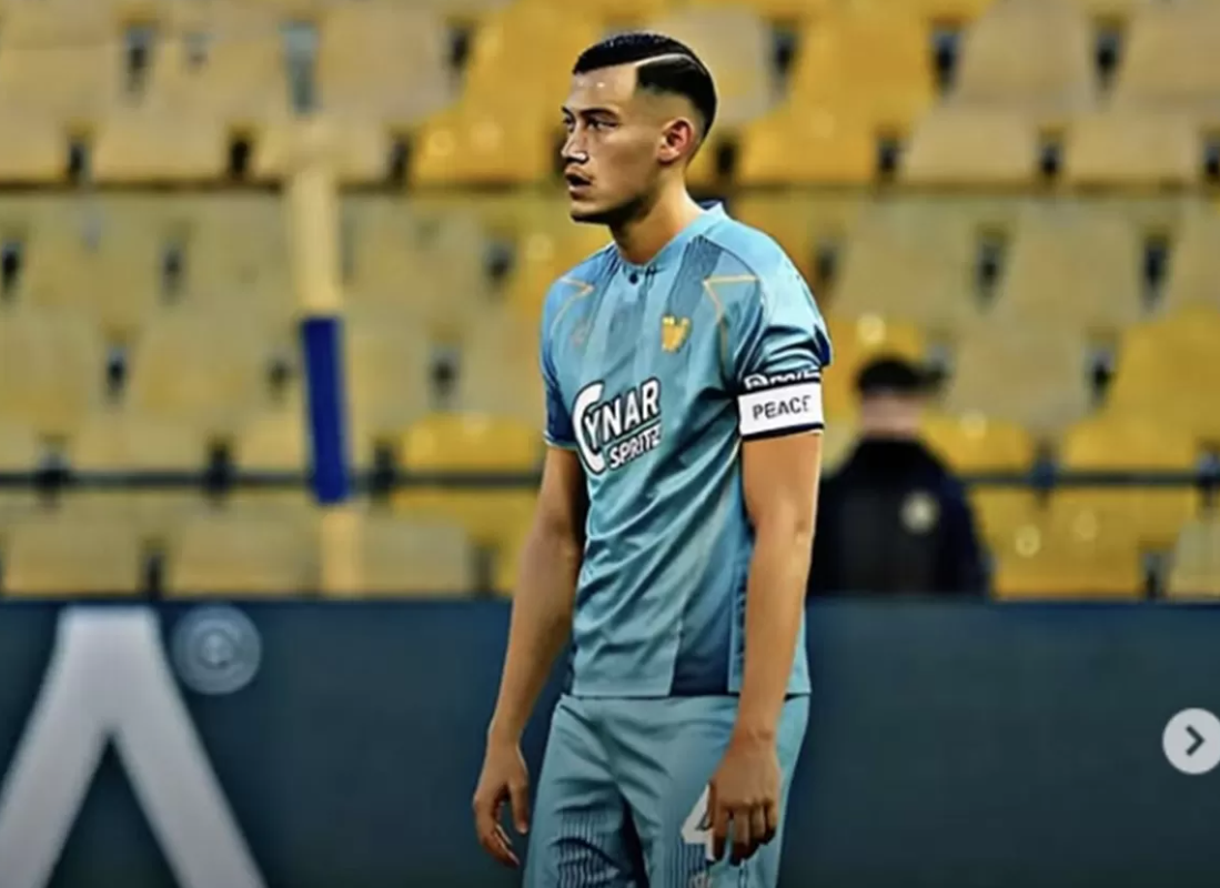 Jay Idzes dipercaya sebagai kapten Venezia di laga melawan Udinese, namun timnya kalah meski sempat menyamakan kedudukan. (Instagram @talkfootballs)