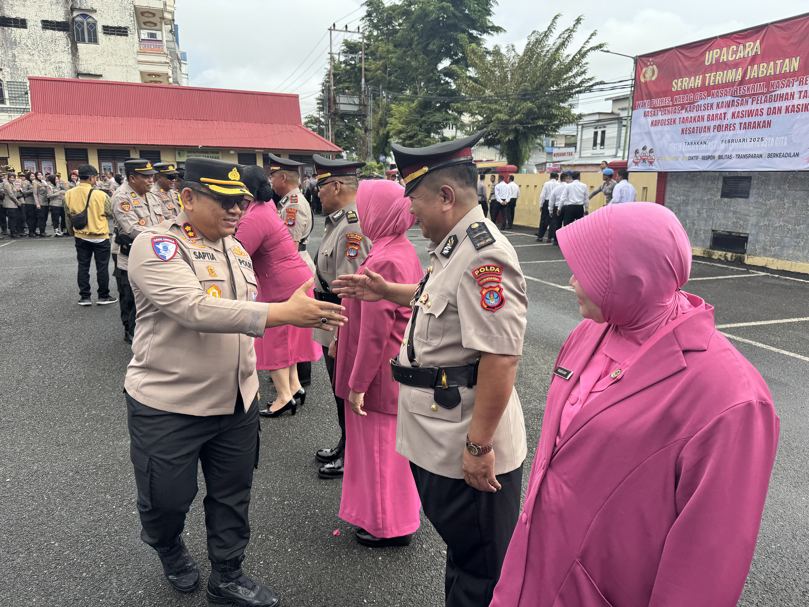 MUTASI JABATAN: PJU Polres Tarakan saat menggelar apel sebelum menerima SK jabatan, Senin (10/2) lalu. (SEPTIAN ASMADI/HRK)