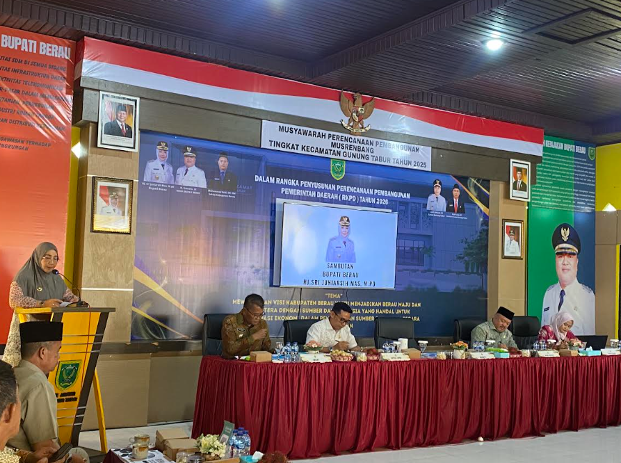 DIINGATKAN: Beberapa pembangunan fasilitas publik yang ada di Kecamatan Gunung Tabur diminta untuk diperhatikan dan dijaga bersama. (IZZA/BP)