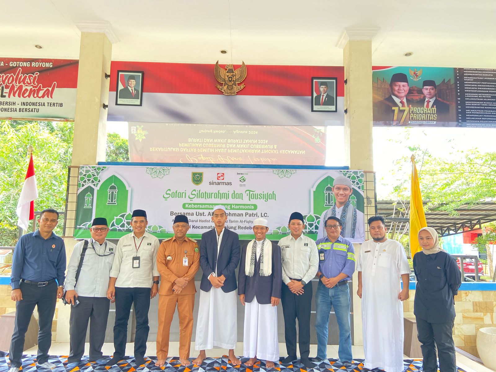 SILATURAHMI: Manajemen PT Berau Coal bersama dengan pihak kecamatan dan stakeholder terkait saat mengikuti rangkaian kegiatan safari silaturahmi dan tausiyah pada Senin (24/2).  (ARTA KUSUMA YUNANDA/B