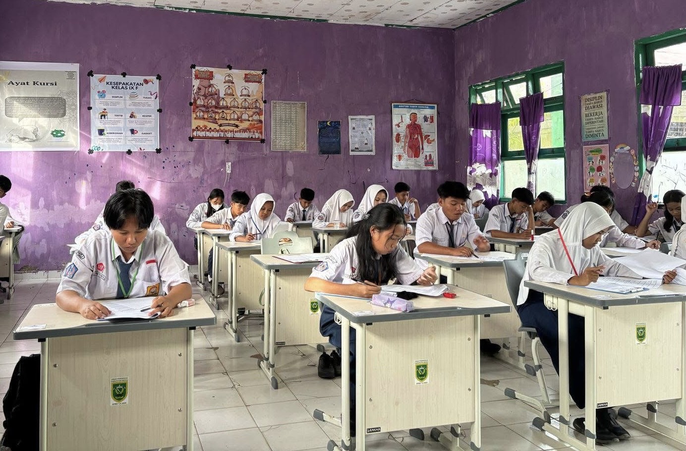 ILUSTRASI: Juknis SPMB sedang disusun Disdik Berau, untuk mempersiapkan penerimaan siswa baru SMP tahun ajaran 2025/2026. (IZZA/BP)
