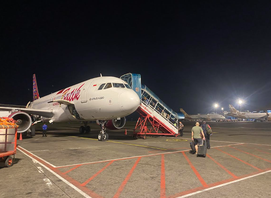 LEBIH MURAH: Harga tiket penerbangan menjadi lebih murah usai pengumuman dari pemerintah, termasuk pada rute penerbangan Berau-Surabaya dan Berau-Jakarta. (SENO/BP)