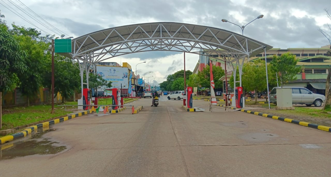 AKAN DIOPERASIKAN: Pembangunan portal elektronik yang berada di Pasar Sanggam Adji Dilayas udah masuk dalam tahap akhir. (ARTA KUSUMA YUNANDA/BP)