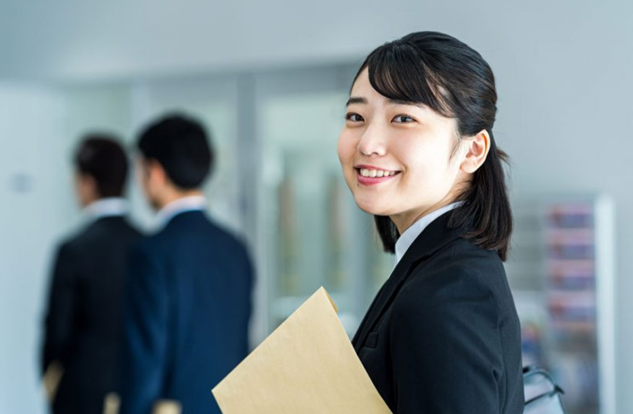 ILUSTRASI: Cara kerja legal di Jepang. (Freepik.com)