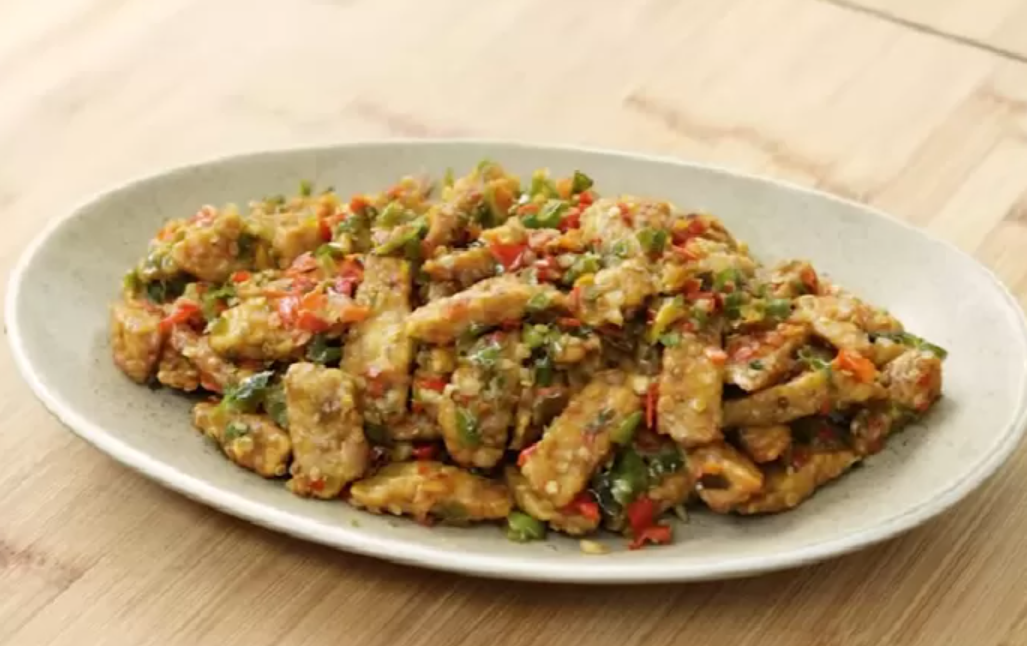 Resep Tempe Chili Padi yang Lezat dan Cocok Jadi Menu Buka Puasa dan Sahur. (YouTube Devina Hermawan)