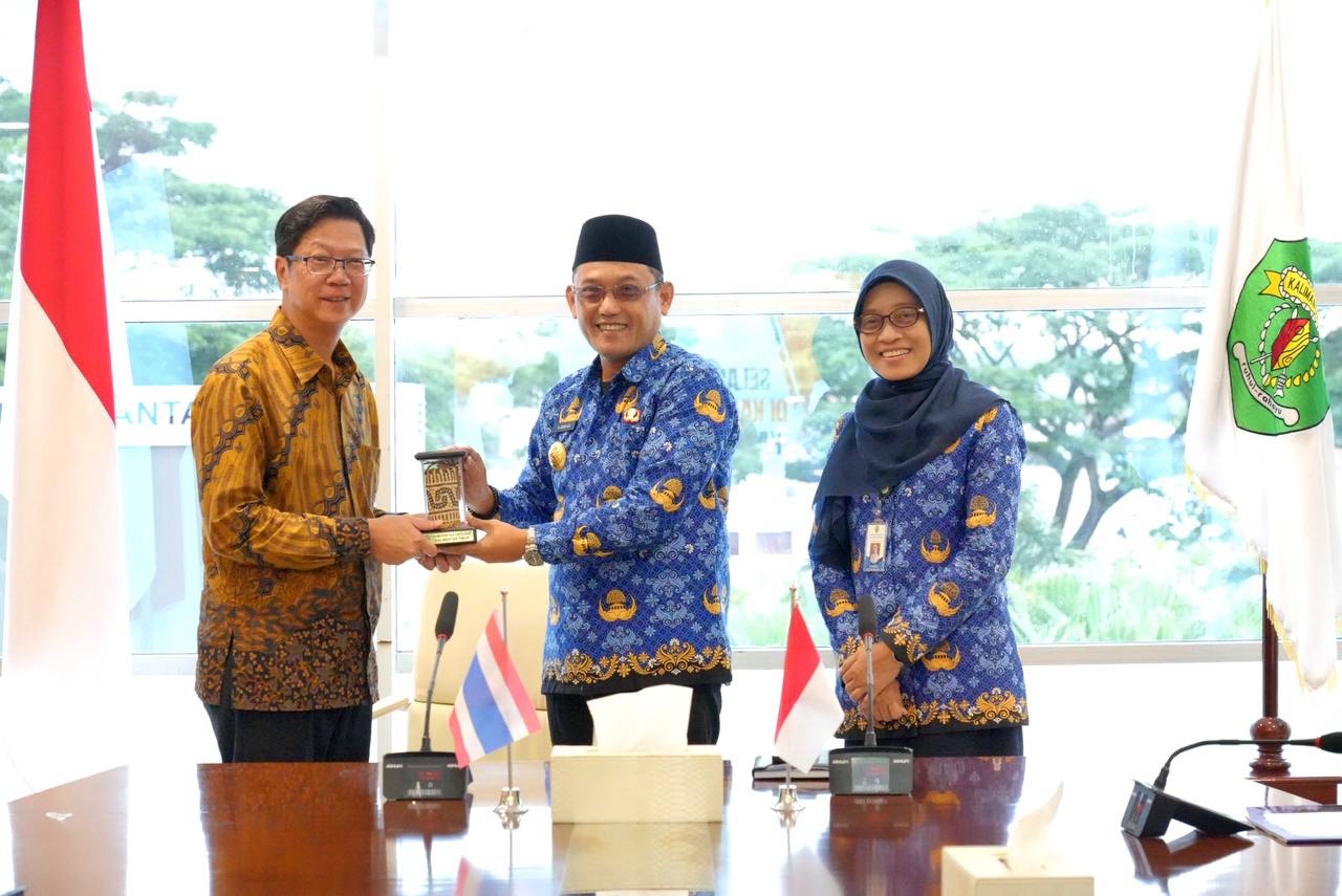 BAHAS KERJA SAMA : Duta Besar Thailand untuk Indonesia Prapan Disyatat dan Wagub Kaltim Seno Aji. (HUDA/ADPIMPROV KALTIM )