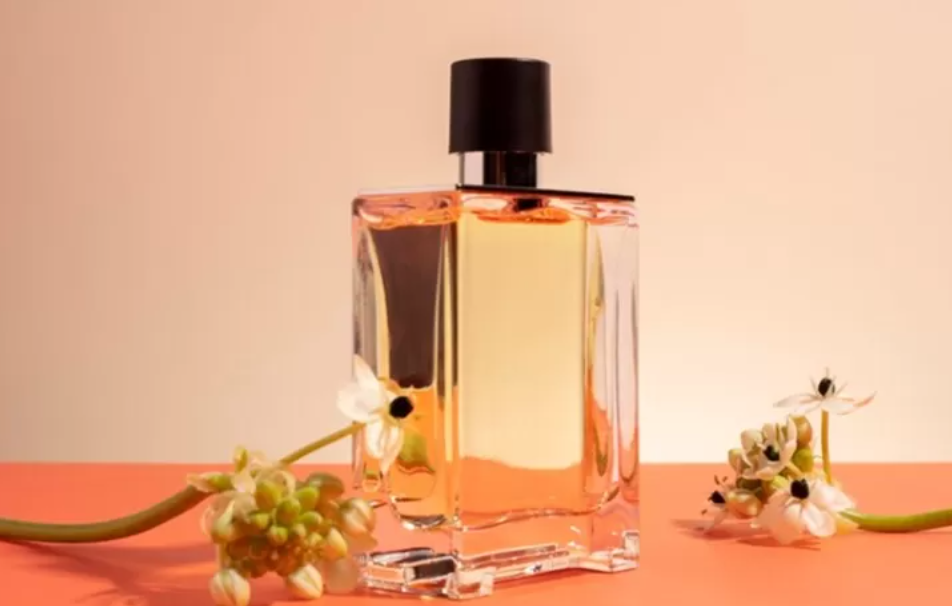 Perbedaan Parfum, Eau De Parfum, Eau De Toilette, dan Cologne, Jangan Salah! Wewangian Belum Tentu Parfum. (Freepik)