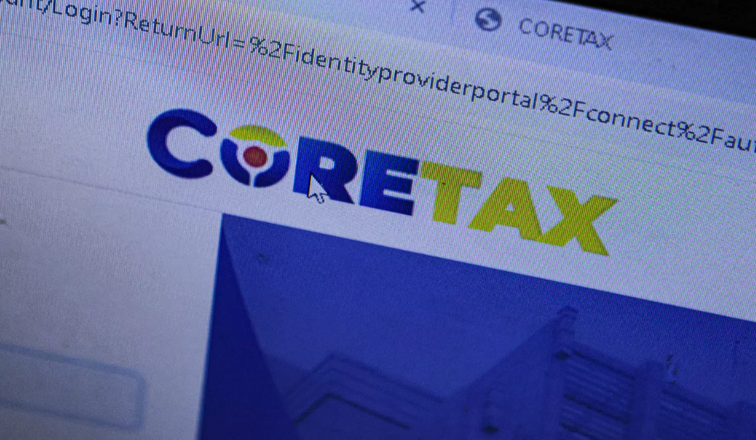 Wajib pajak membuka lapor pajak di web Coretax di Jakarta, Selasa (11/2/2025). (Hanung Hambara/Jawa Pos)  JawaPos.com - Pendapatan negara dalam dua bulan terakhir mengalami defisit yang cukup besar. K