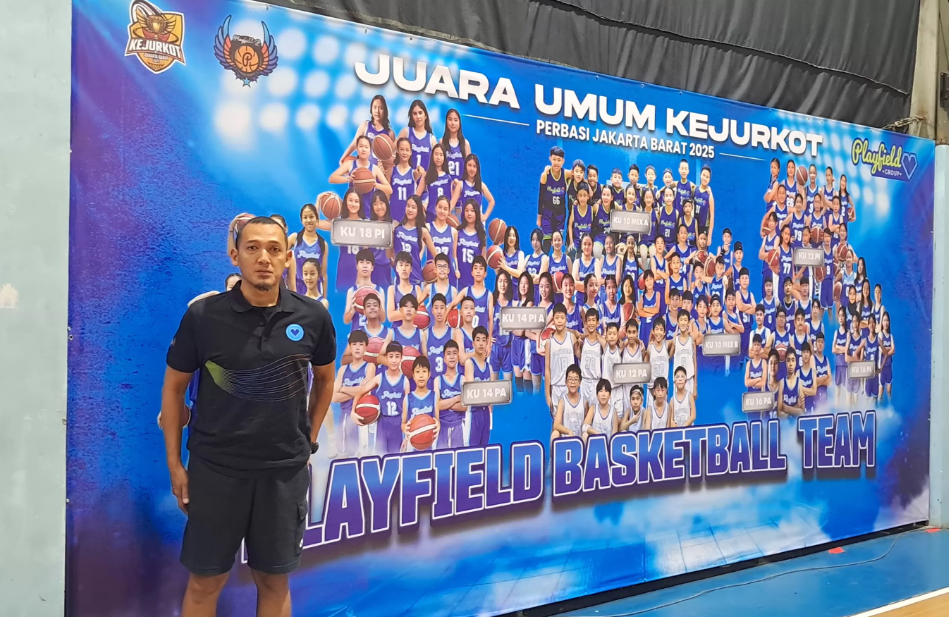 Pelatih profesional berlabel Timnas Basket Indonesia turun gunung untuk mengembangkan pembinaan atlet usia muda. (Dimas Ramadhan/JawaPos.com)