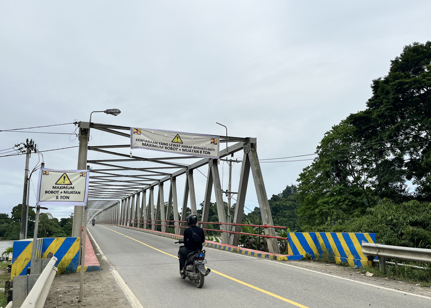 AKSES PEREKONOMIAN: Jembatan Sei Kayan merupakan satu-satunya penyeberangan yang menghubungkan Tanjung Selor dan Tanjung Palas. (FAISAL/HRK)