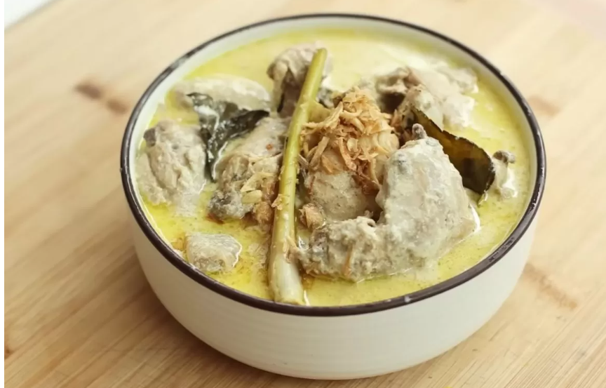 Opor ayam susu (Dok. YouTube Devinna Hermawan)