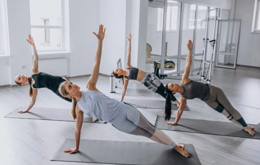 Gerakan pilates yang tepat dapat meningkatkan fleksibilitas, memperkuat otot inti, dan membantu meredakan stres. (freepik)