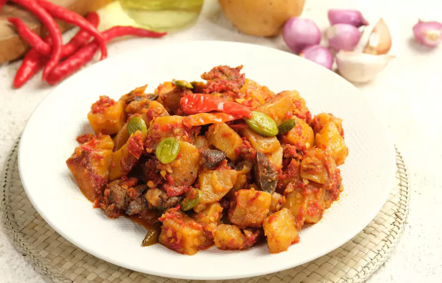 Sambal goreng kentang ati ampela. (Freepik)