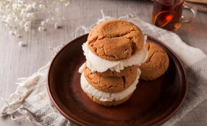 Ilustrasi es krim cookie sandwich (Freepik)