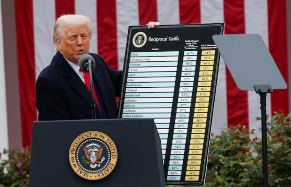 Presiden Amerika Serikat, Donald Trump umumkan tarif impor baru ke berbagai negara (Dok. Reuters/Carlos Barria)