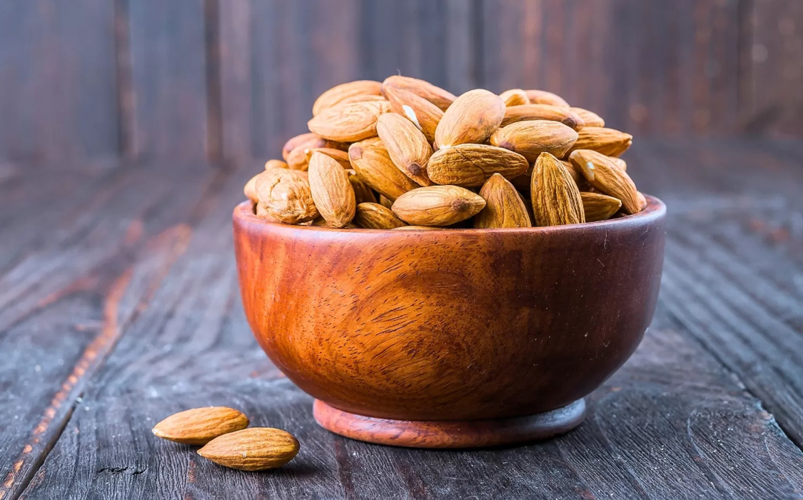 Ilustrasi kacang almond. (Freepik)