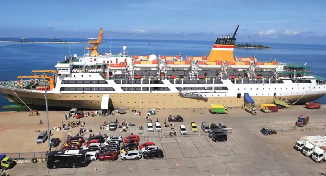 Kapal Pelni (Jawapos.com)