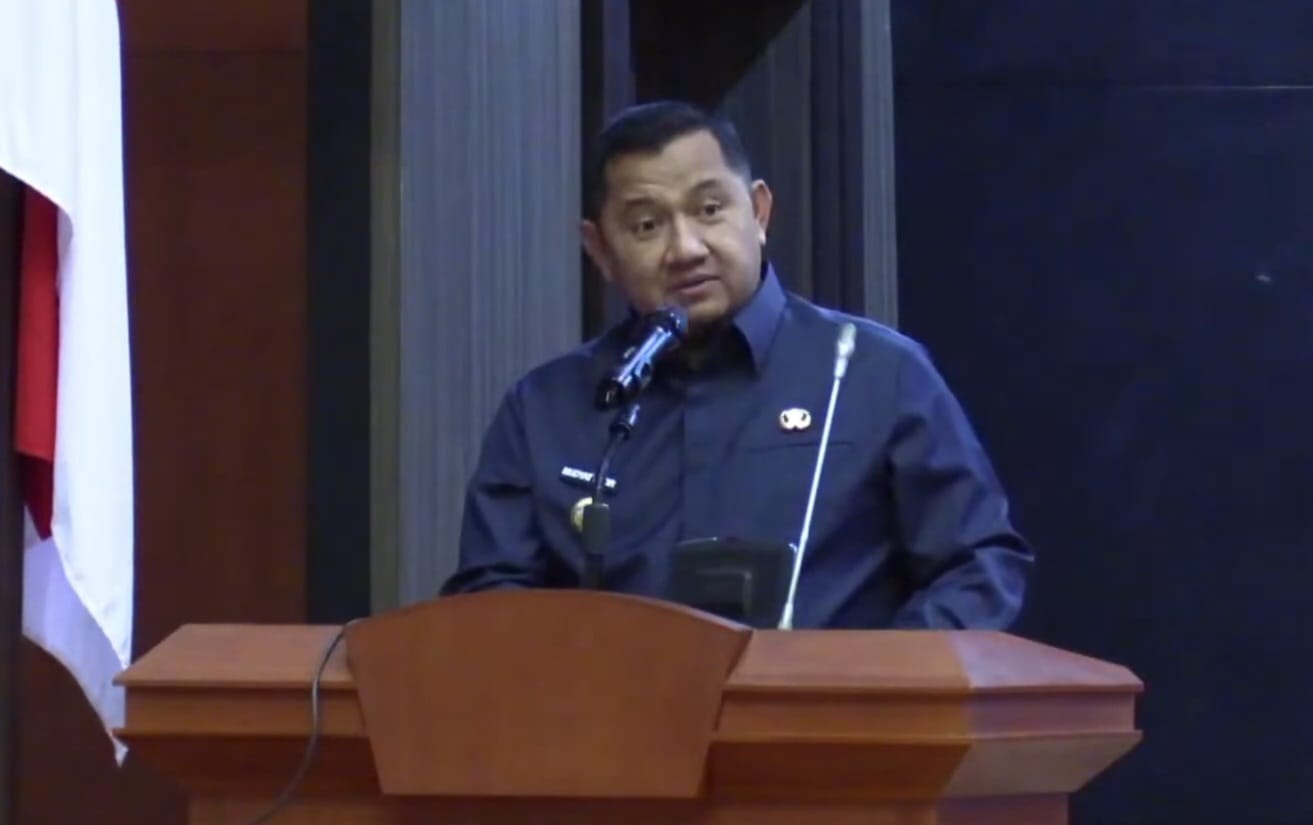 SAMPAIKAN LAPORAN: Bupati PPU Mudyat Noor saat membacakan LKPj Pemkab PPU tahun 2024 beberapa waktu lalu. (HUMAS UNTUK BP)