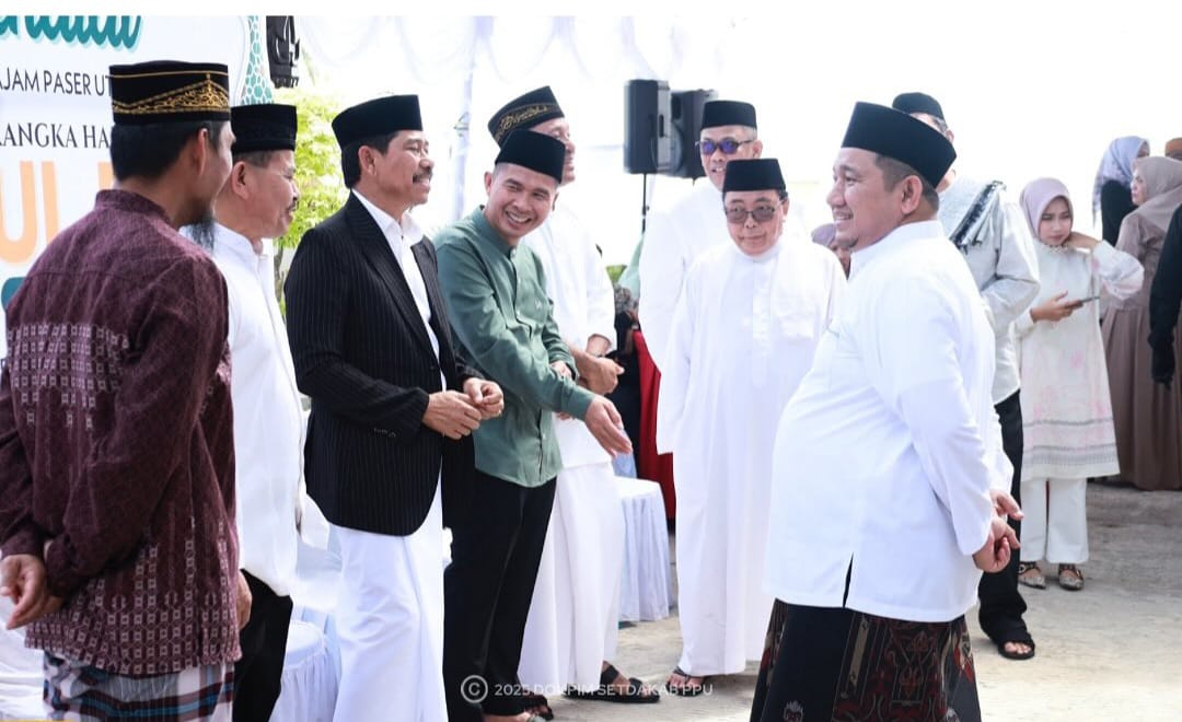 LEBARAN: Bupati PPU Mudyat Noor dan segenap jajaran Pemkab PPU merayakan Idulfitri di Rumah Jabatan Bupati PPU. (HUMAS PPU UNTUK BP)