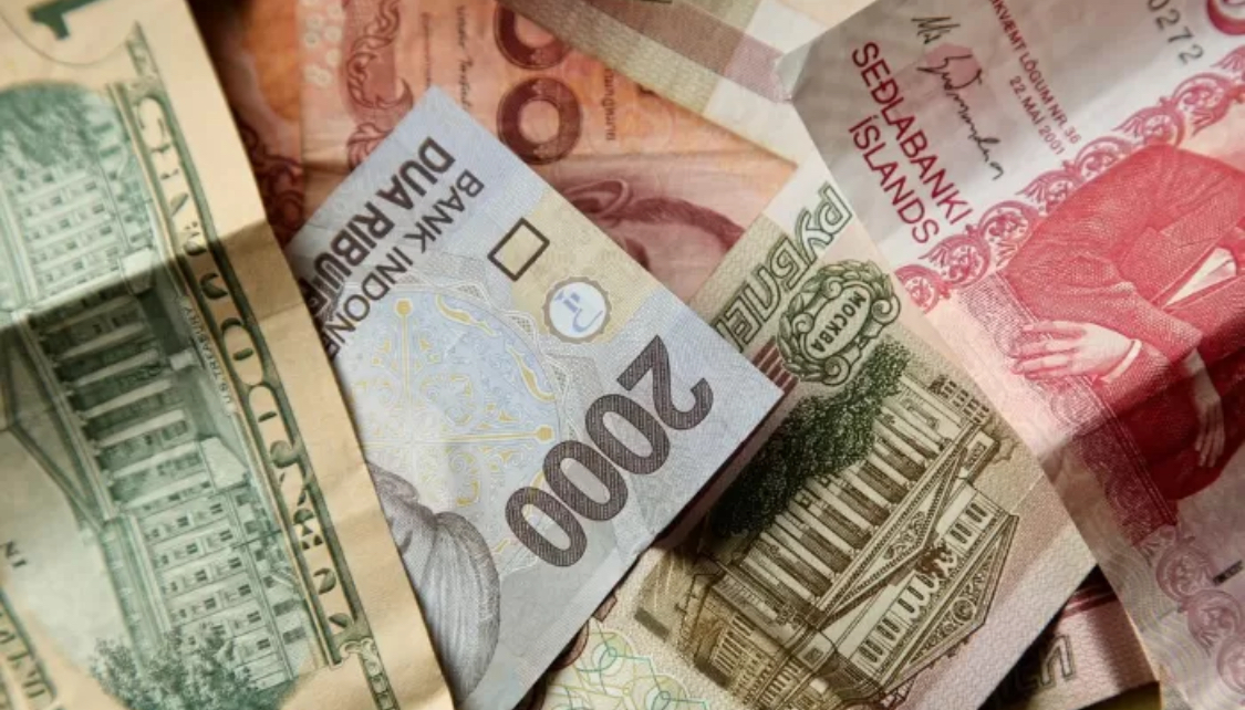 Rupiah yang sempat tembus Rp17.000 per Dolar AS. (freepik)