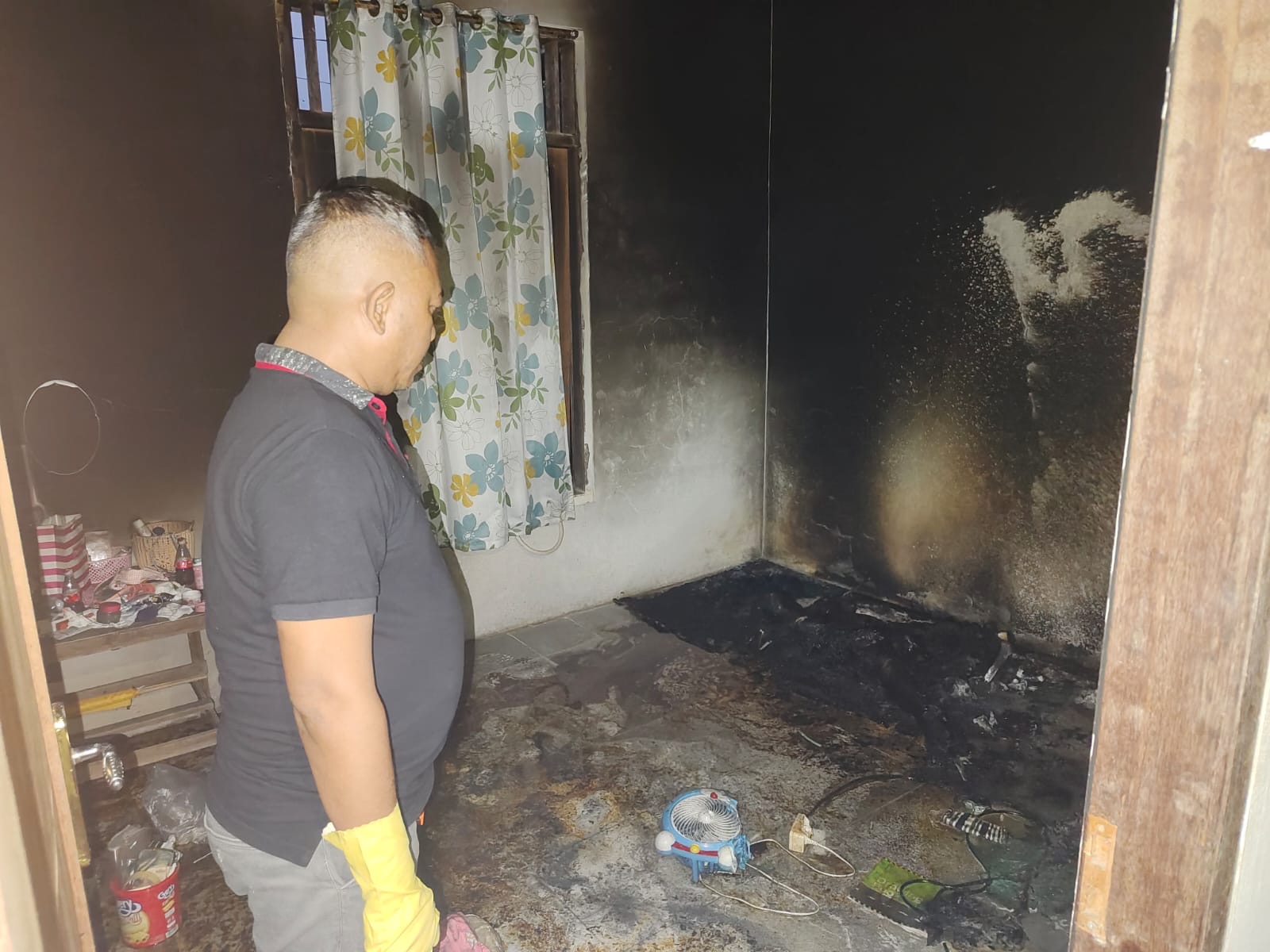 OLAH TKP: Polres Bulungan saat melakukan olah TKP di Jalan Perjuangan 2, RT 001, Kelurahan Tanjung Selor Timur, Kecamatan Tanjung Selor. (FAISAL/HRK)