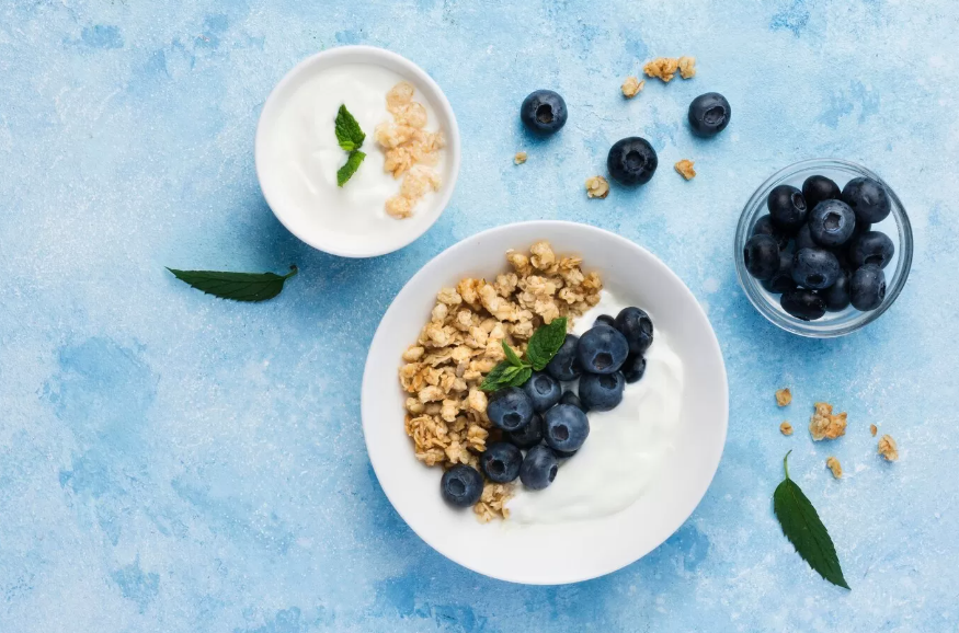 Ilustrasi penyajian Greek Yogurt. (dok. freepik)