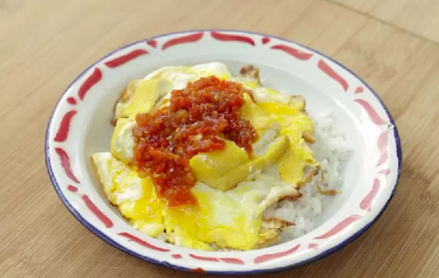 Resep Sambal Bawang dan Tahu Telur Ceplok. (YouTube Devina Hermawan)
