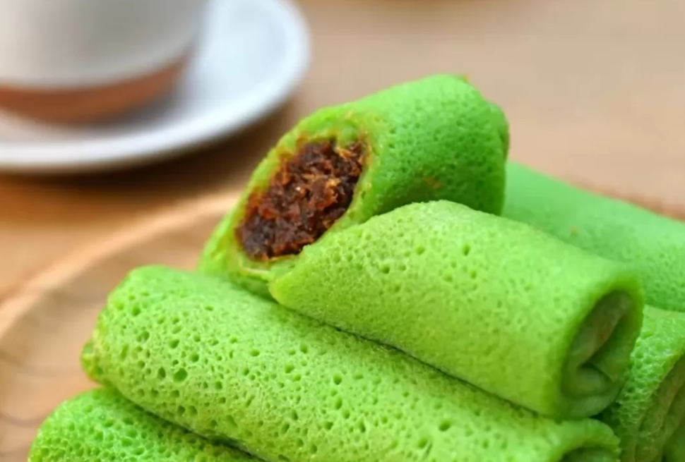 Resep Dadar Gulung pandan yang enak (@miyakoofficial.id)