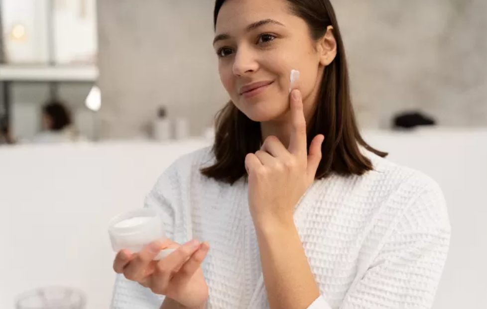 4 Cara Memilih Moisturizer untuk Kulit Berminyak.Freepik.