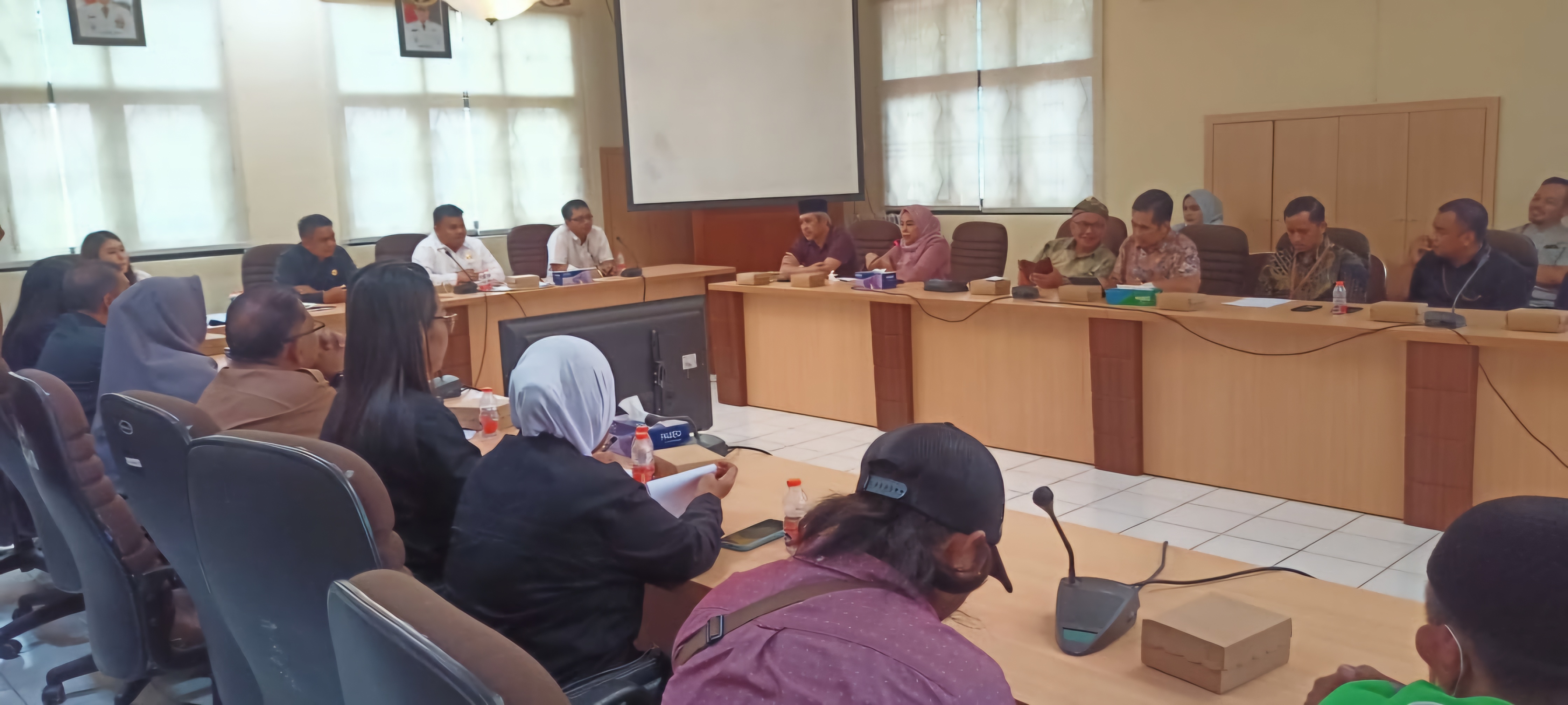DUGAAN BBM OPLOSAN: DPRD Tarakan melakukan koordinasi dengan Pertamina terkait dugaan BBM oplosan, Sabtu (19/4) lalu. (SEPTIAN ASMADI/HRK)