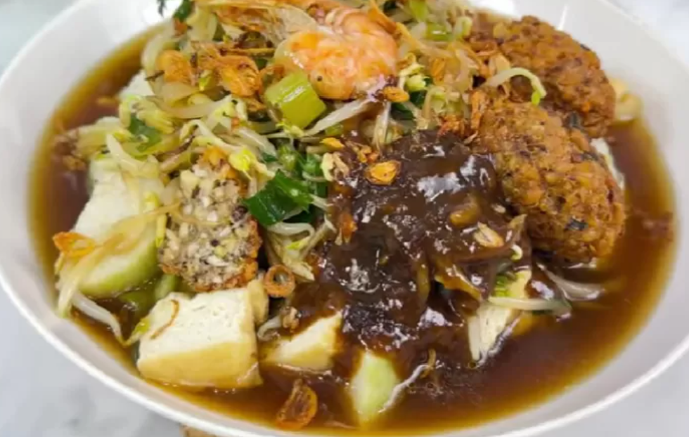 Resep Lontong Balap yang Enak dan Mudah Dibuat. (YouTube Ika Mardatillah)