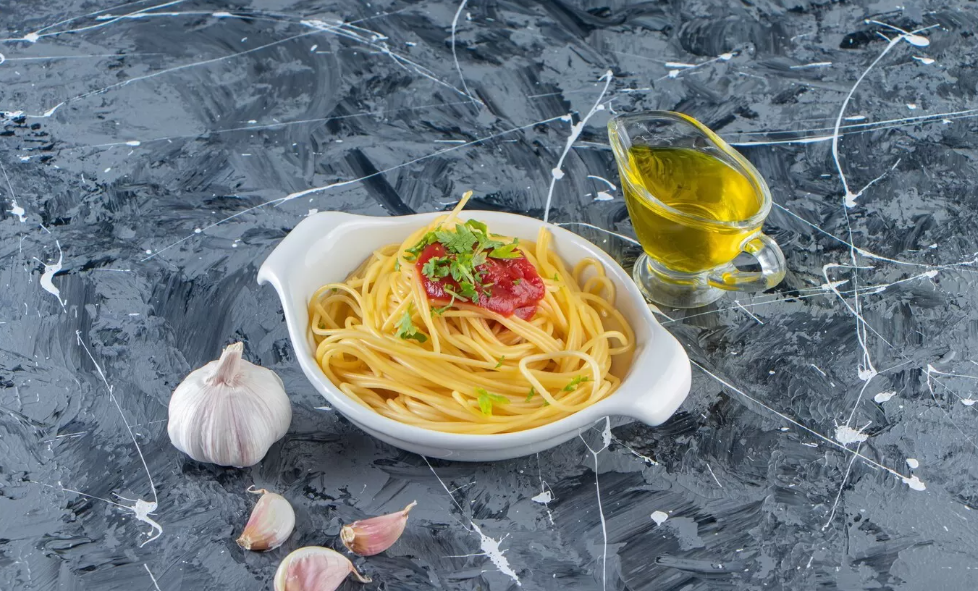 Spaghetti aglio olio dengan smoke beef (Dok. Freepik)