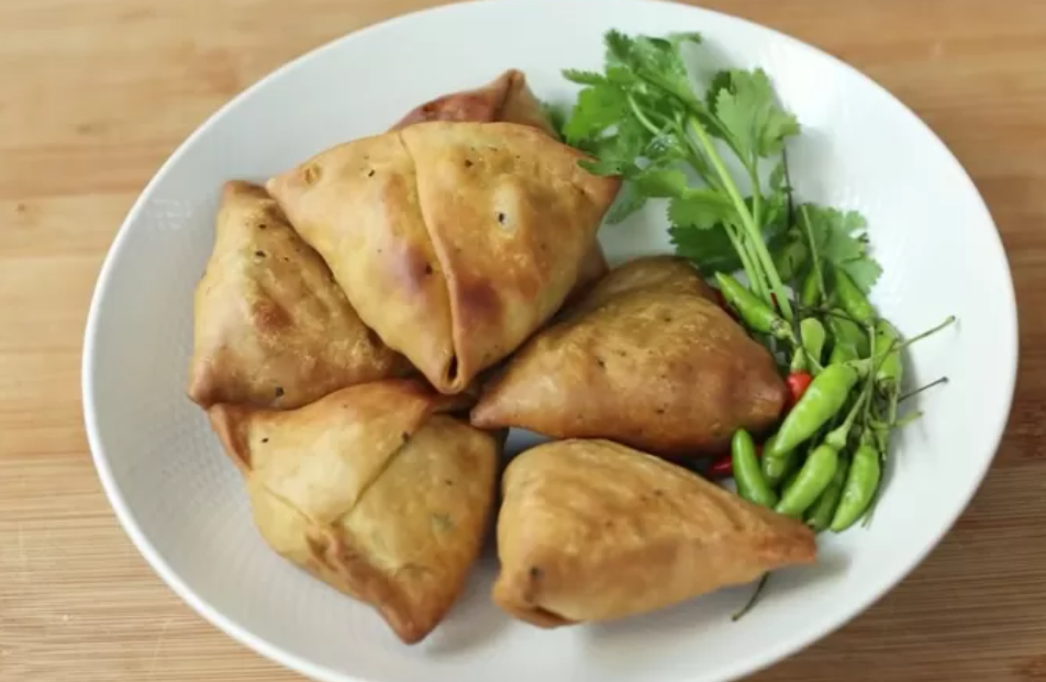 Resep Samosa Daging yang Enak dan Mudah Dibuat di Rumah./Tangkap Layar YouTube Devina Hermawan