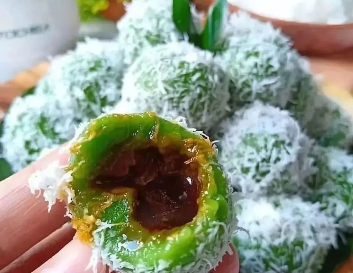 Klepon, Kudapan Tradisional Indonesia (Instagram/@majalahkueindonesia)