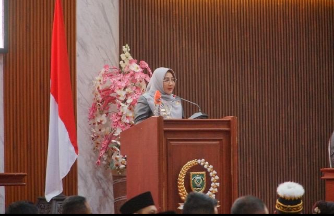 PARIPURNA PERDANA: Bupati Berau Sri Juniarsih menyampaikan pidato sambutan setelah dilantik menjadi kepada daerah pada 15 April 2025 lalu. (IZZA/BP)