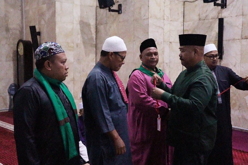 KONTRIBUSI: Bupati Kukar Edi Damansyah saat meresmikan beberapa fasilitas di Masjid Agung di Tenggarong. (DISKOMINFO KUKAR UNTUK BP)