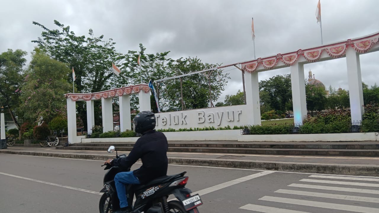 TAMBAHKAN FASILITAS: Lapangan Bola Steenkolen bakal dipasang videotron oleh Diskominfo Berau sebelum Agustus nanti. (IZZA/BP)