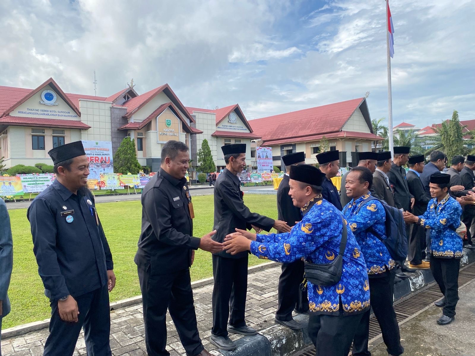 DILANTIK: Para peserta PPPK tahap I di lingkungan Pemkab Berau telah dilantik beberapa waktu lalu. Kini dilanjutkan ujian seleksi kompetensi PPPK tahap II. (SENO/BP)
