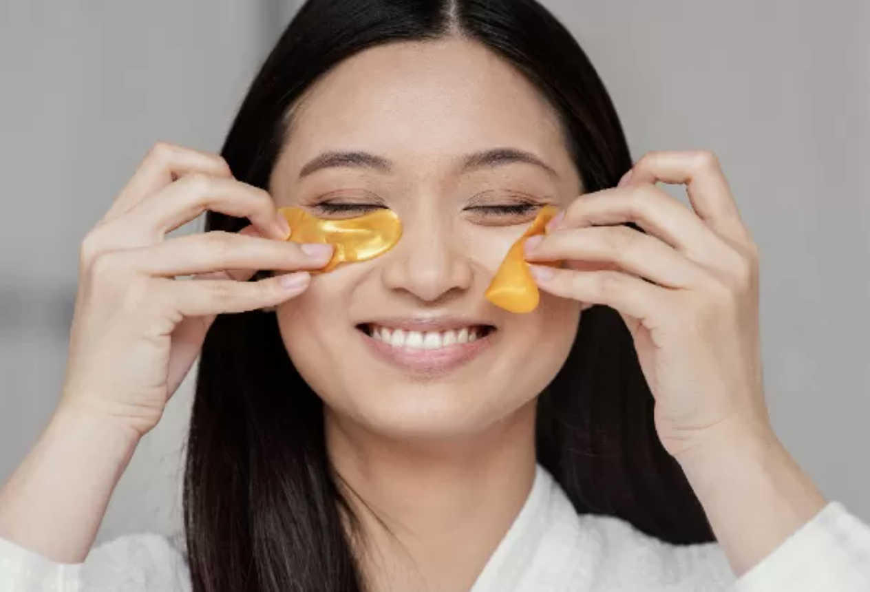 Cara Ampuh Atasi Mata Panda Tanpa Makeup. (freepik.com)
