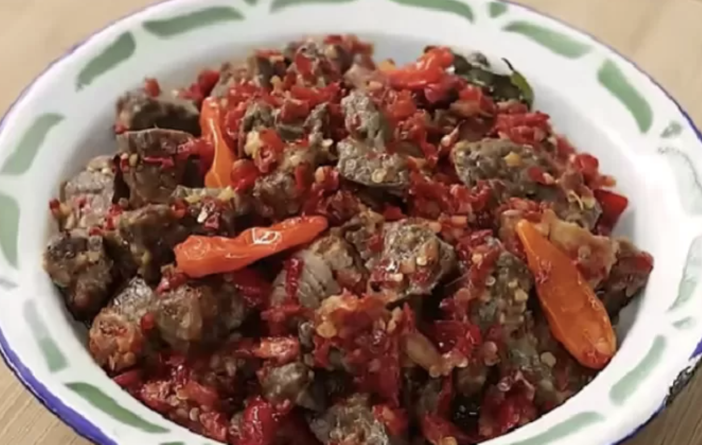 Resep Sambal Paru yang Enak dan Tidak Bau. (YouTube Devina Hermawan)