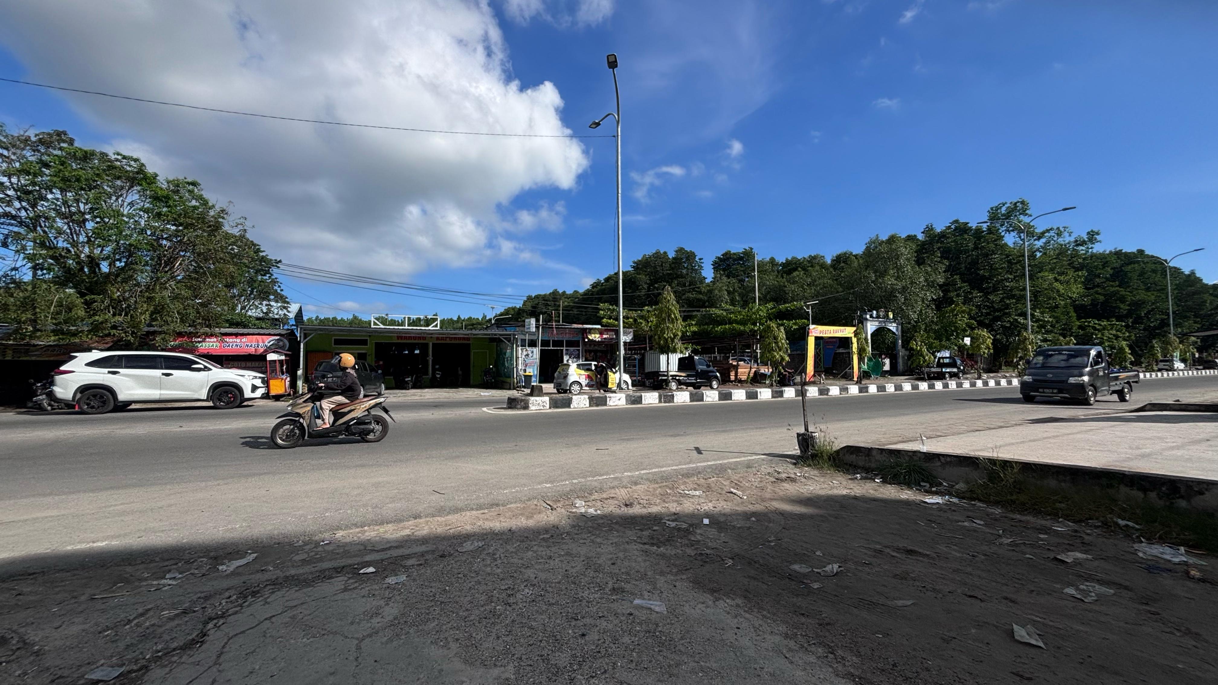 TAMPAK SURUT: Air rob di pesisir Kota Tarakan mulai surut sekitar pukul 11.00 Wita, Kamis (1/5). (SEPTIAN ASMADI/HRK)