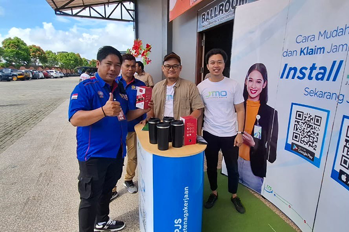 SOSIALISASI JMO: BPJS Ketenagakerjaan Cabang Berau saat membuka booth pada perayaan Hari Buruh Internasional di SM Tower Hotel, Kamis (1/5).