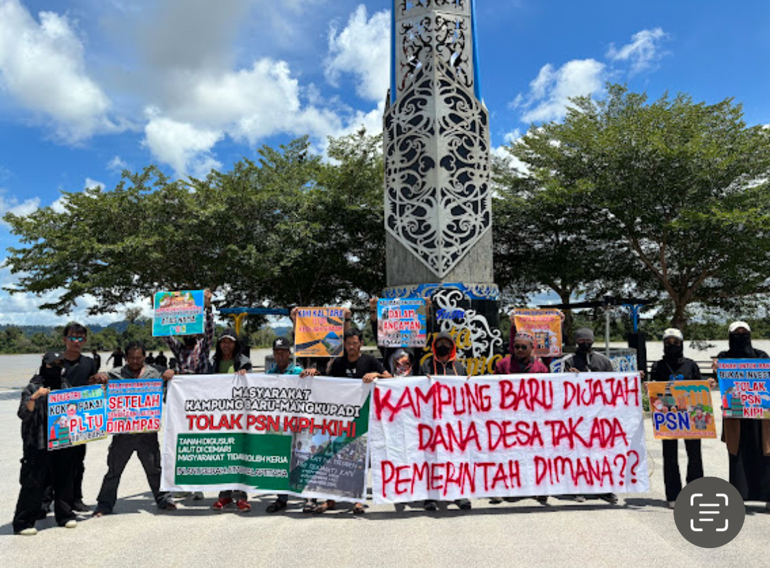 TUNTUTAN AKSI: Warga Kampung Baru menyuarakan tuntutan terkait persoalan PSN Kawasan Industri Hijau Indonesia di Tanah Kuning-Mangkupadi, Kecamatan Tanjung Palas Timur. (FAISAL/HRK)