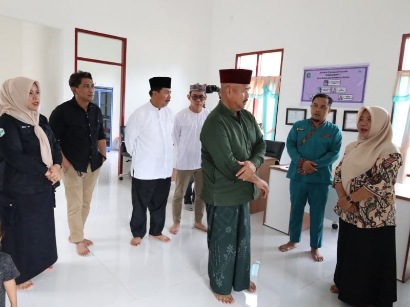DUKUNGAN: Bupati Kutai Kartanegara Edi Damansyah beserta rombongan safari subuh Pemerintah Kabupaten Kukar meresmikan Masjid Besar Al-Idzhar Kecamatan Sebulu. (DISKOMINFO KUKAR UNTUK BERAU POST)