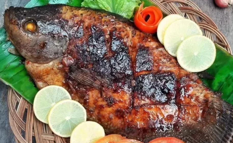 Gurame bakar kecap yang maknyus dan bikin ketagihan. (Foods.id)