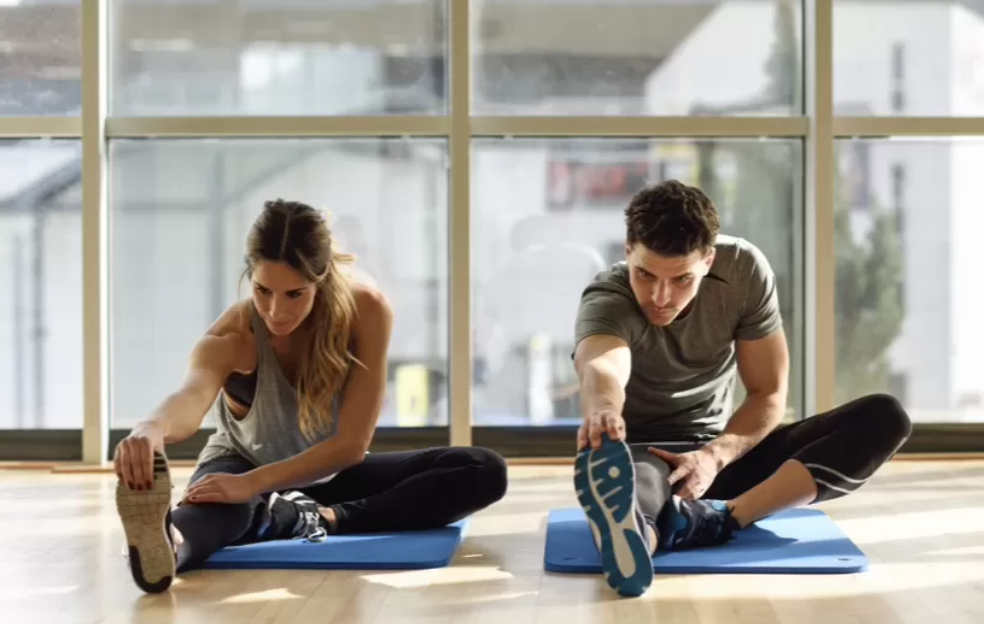 Ilustrasi pemanasan sebelum olahraga. (freepik)