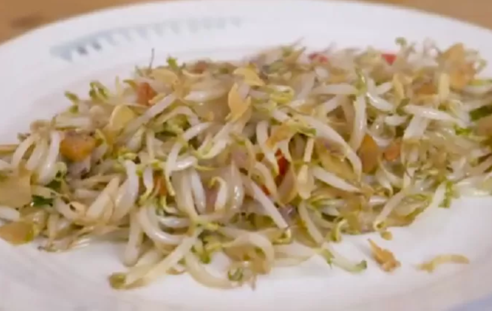 Resep Tumis Toge Ikan Asin yang Enak dan Bikin Nambah Nasi./Tangkap Layar YouTube Ade Koerniawan