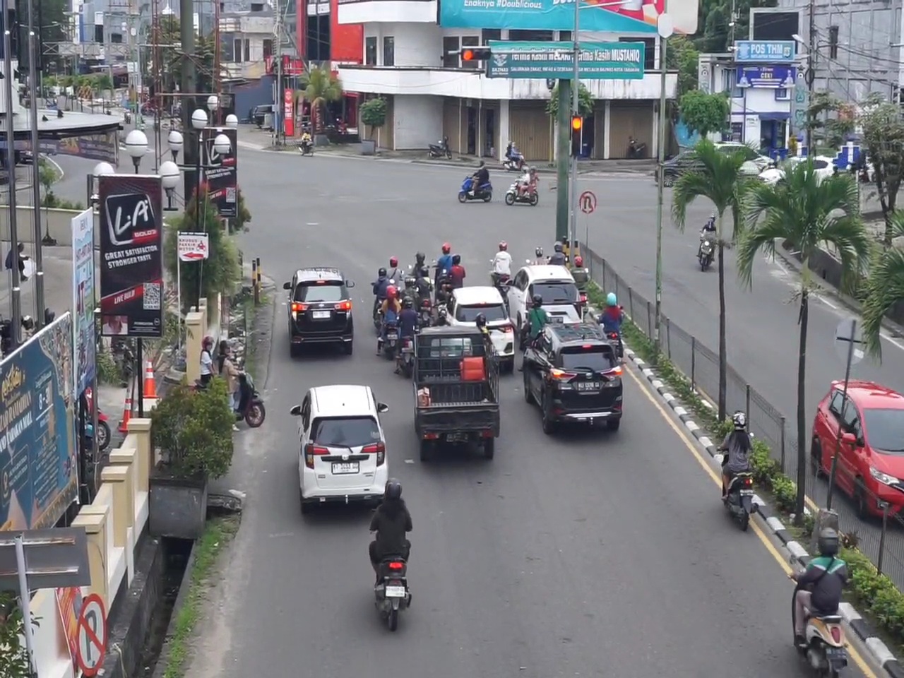 PAJAK KENDARAAN MENURUN: Pendapatan daerah dari sektor PKB di Provinsi Kaltara mengalami penurunan. (SEPTIAN ASMADI/HRK)