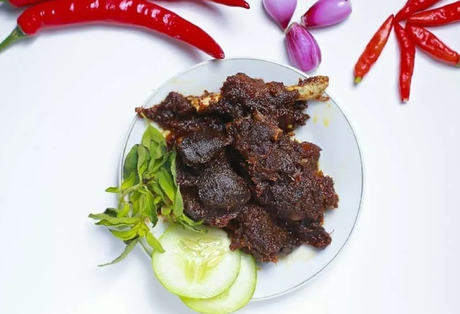 Sajian bebek madura bumbu hitam di Warung Bebek Hitam Madura Bang Roni, Jakarta. (Instagram/@bebek_hitam_madura)